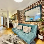 By The Beach Large Central Stylish Studio For 4 Guests